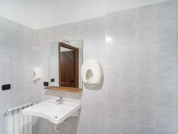 bathroom with washbasin for the disabled