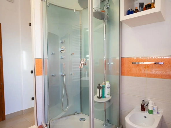 Villa Petrosa Scalea Shower