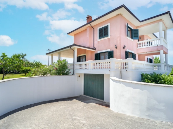 Villa Scalea Calabria outside