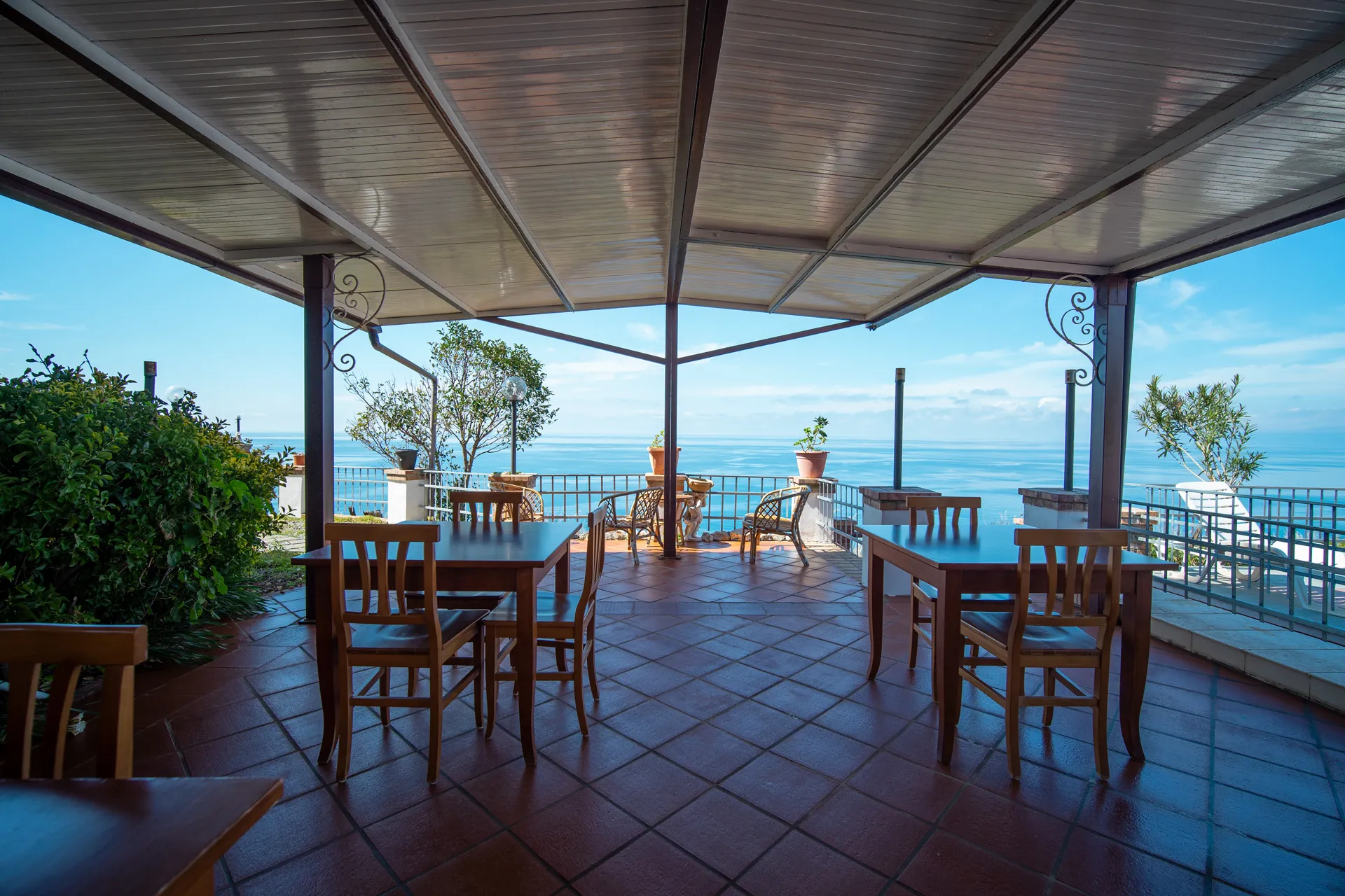 covered terrace area