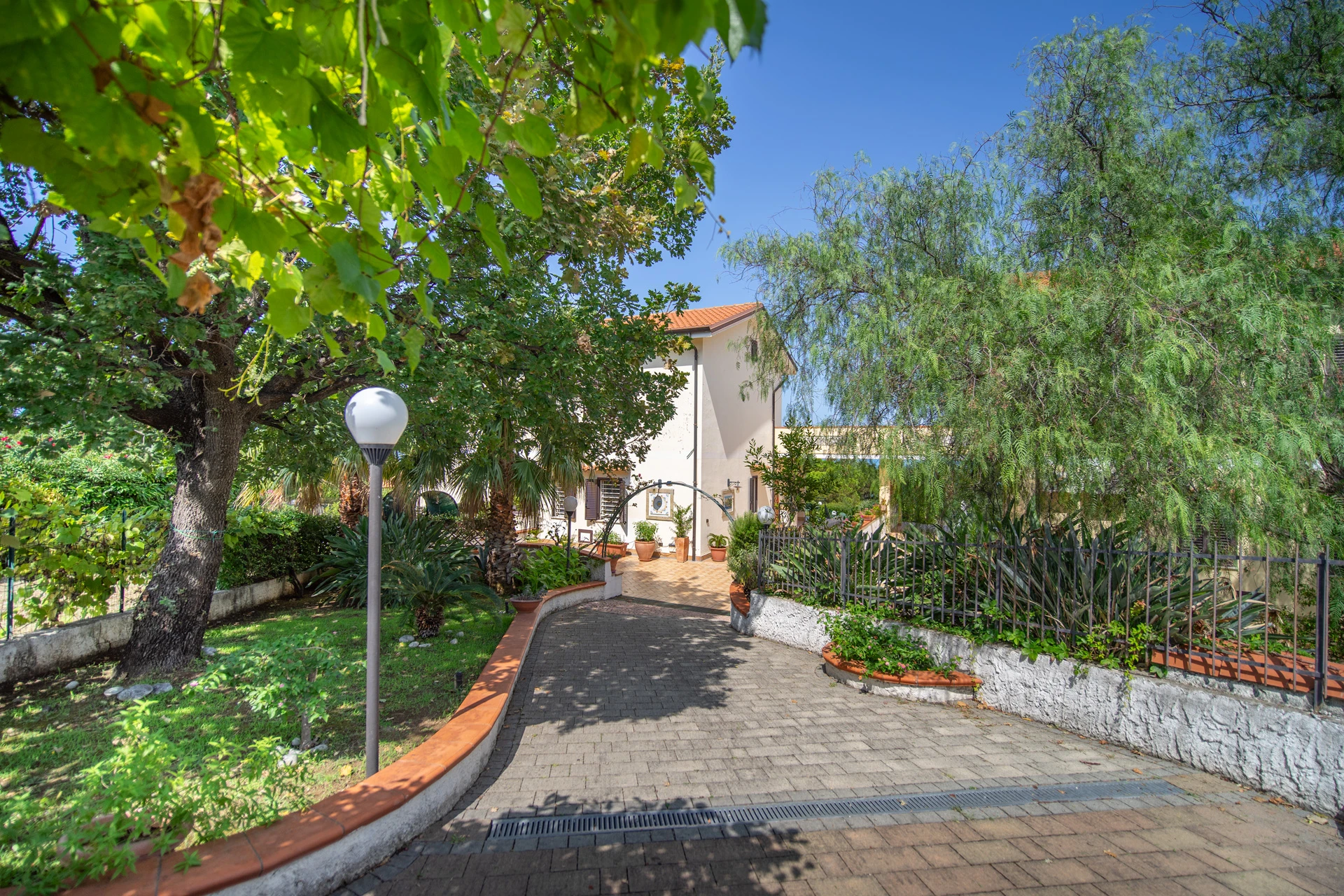 Entrance with parking